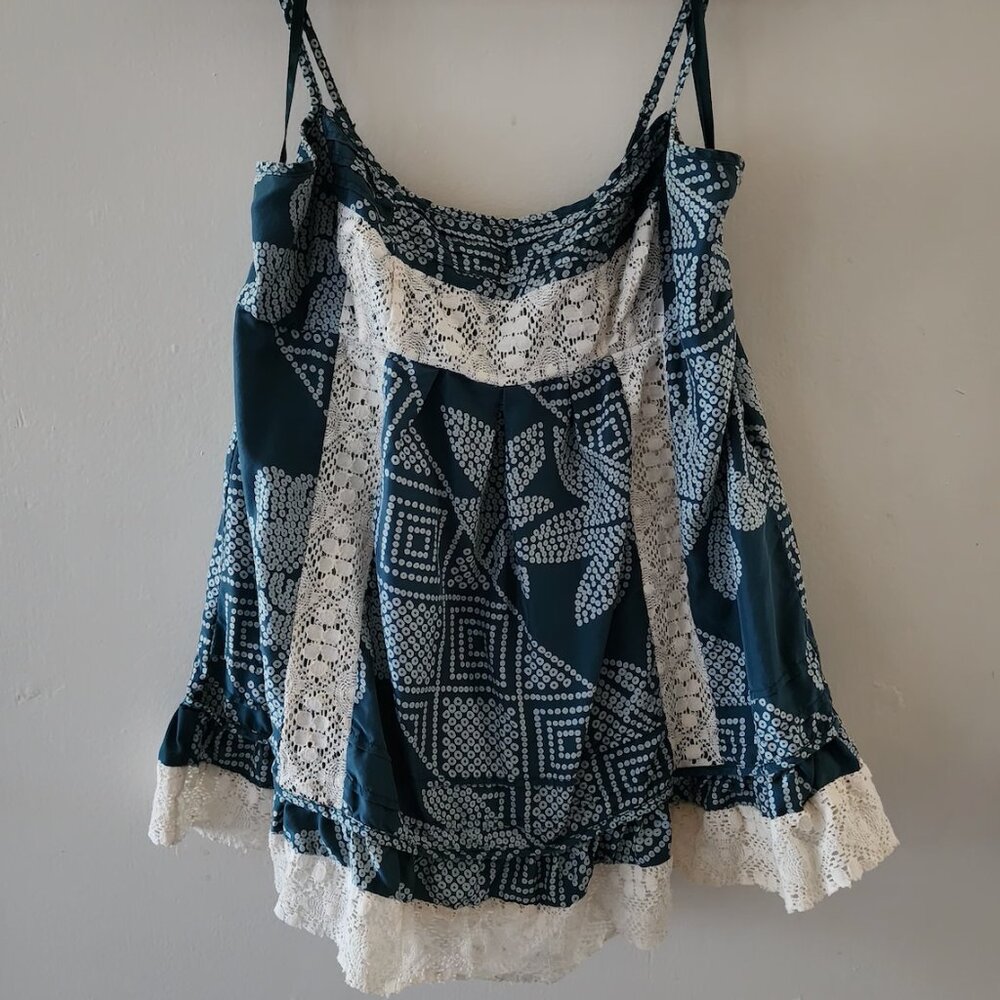 BCBGMaxAzria Crochet trim silk cami tank Sz Medium. EUC